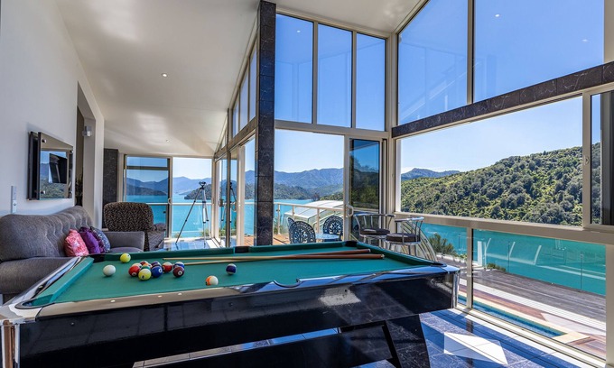 Portage House | WE'VE FOUND PARADISE - A COMPLETE PACKAGE