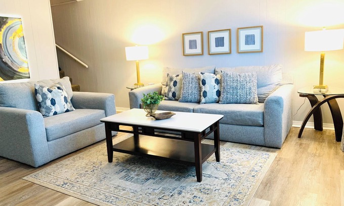 Sherwood House | Week-Month stay discounts. 8 min to I-40, dog friendly, easy access to I67