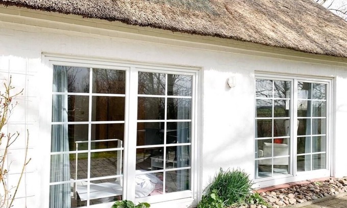 Osterhever Cottage | Weiße Reetdachkate, Deutschland