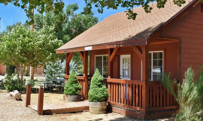 Zion National Park East Entrance Cabin | Welcome! Pool - Hot Tub - Breakfast -Farm -Cabin -Views -Quiet Side Zion -Bryce