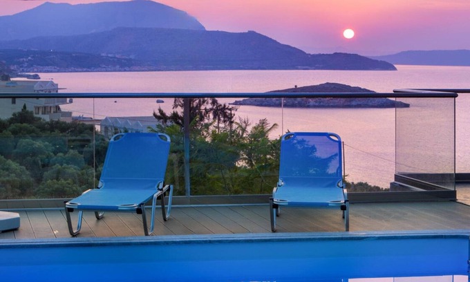 Plaka Villa | Welcome to Alexis Zorba Villa, 400 m from Almyrida beach