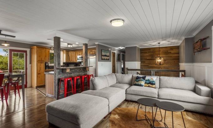 Bozeman House | Welcome to Bozeman Haus! A comfortable 4 Bedroom House that sleeps 8 people.