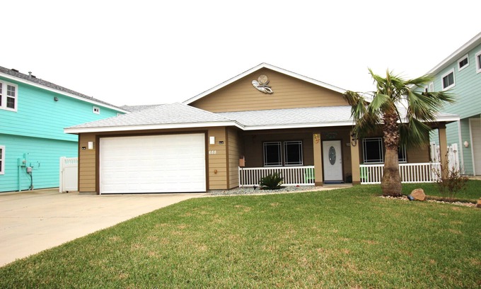 Safe Harbor House | Welcome to Casa del Mar! Less than a mile away from beach!