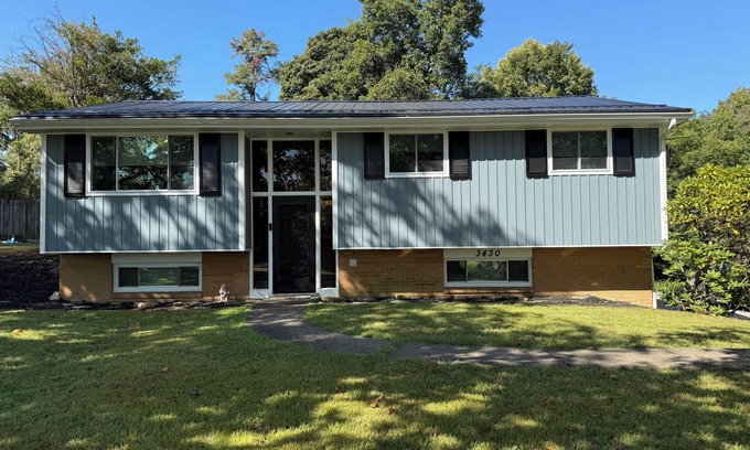 Elrama House | Welcome to Finley-Villa! A cozy 3-bedroom, 3 full bath house in Finleyville