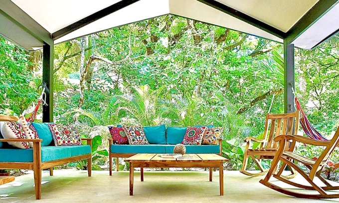Samara House | Welcome to Jingle Jangle Jungle - Casa Derecha - Steps to town and beaches