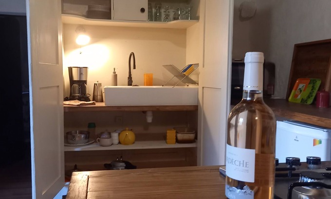 Vesseaux Apartment | Welcome to "L'atelier", ideal for a quest for calm and rejuvenation.
