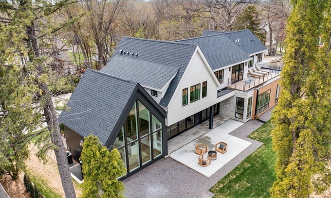 Excelsior Cabin | Welcome to LakeHus - Luxury Urban Lake Home on coveted Lake Minnewashta