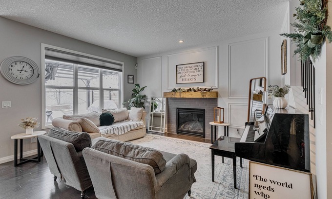 Southeast Calgary House | Welcome to Lamont, a tranquil getaway nestled in a quiet neighborhood.