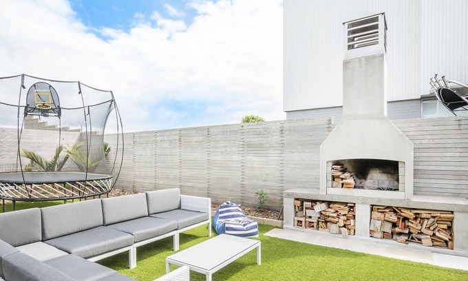 Omaha House | Welcome to Omaha Oasis