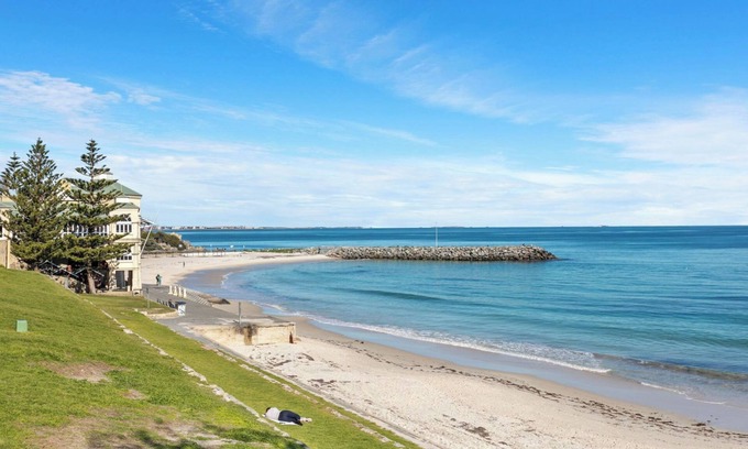 Cottesloe Apartment | Welcome to our three-bedroom, one bathroom beach apartment that's ideal for friends, families or bus