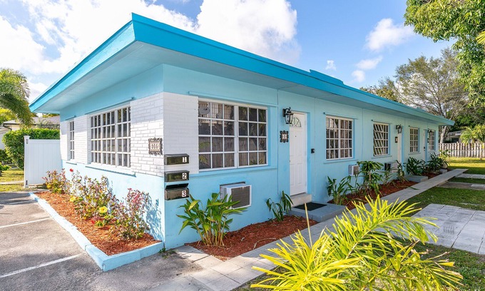 Harbordale Apartment | Welcome to Paradise Point! A delightful escape from the hustle of downtown.