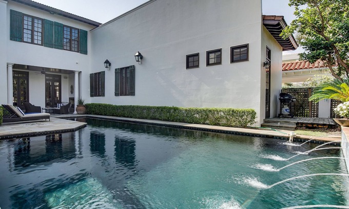 Miramar Beach House | Welcome to Paradiso Villa in the distinguished gated community of Caribe!