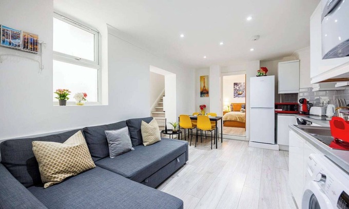 West Kensington Apartment | Welcome to Plotseeker's Stylish 3BR/3BA Retreat West Kensington Gem A