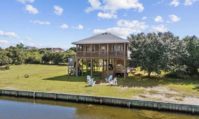 Carova Beach Cottage | Welcome to the Cool Change Beach Cottage, Canal front 4x4 area of Carova Beach.