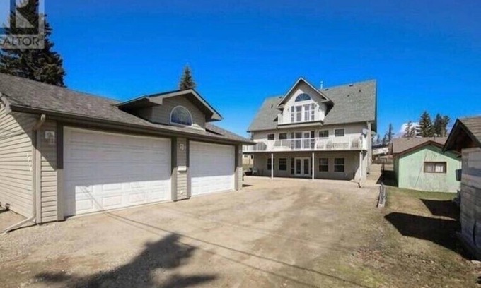 Sylvan Lake House | Welcome to The Lakeshore Guest House STAR-04446