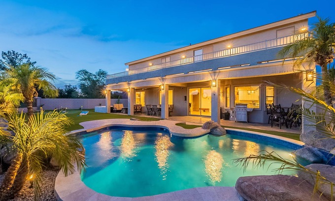 Augusta Ranch House | Welcome to The Shandy Landing! This retreat boasts an amazing new outdoor kitchen, 4 luxury King Bed -Bedrooms, gorgeous privacy, pool & hot tub, lawn games and stunning golf course views. Your serene getaway awaits 🌞⛳