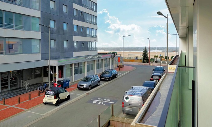 Knokke Apartment | Welcome to this comfortable vacation apartment near the beach with side sea view.