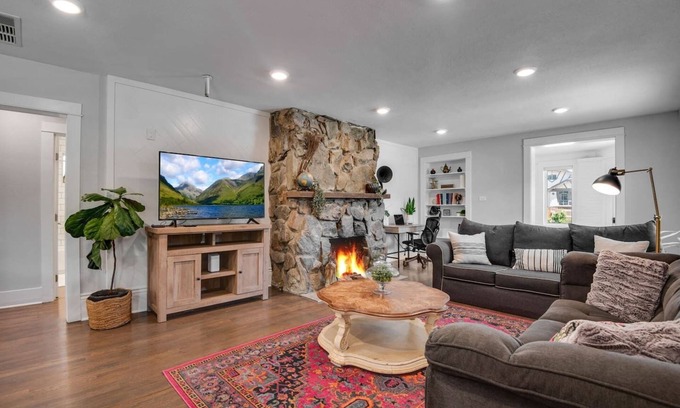 Sloan Lake House | Welcome to this cozy and inviting duplex!