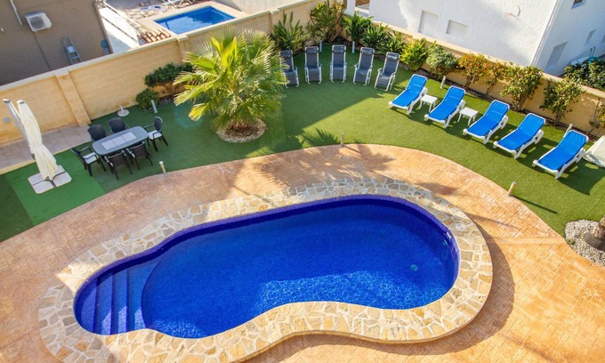 El Albir House | Welcome to this urban villa, located in a quiet residential area in L?Albir, an excellent base for a