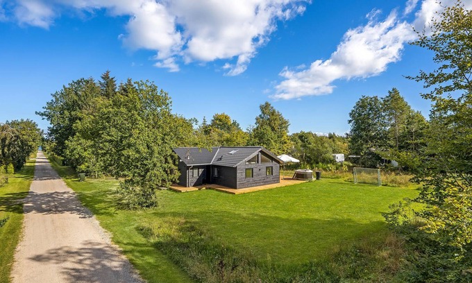 Ørsted House | Welcome to this modern, bright vacation home with sauna and Finnish wooden bath close to the wonderf