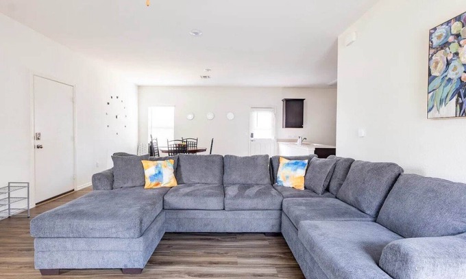 Austin House | Welcome to your modern home in Austin, close to downtown and the airport!