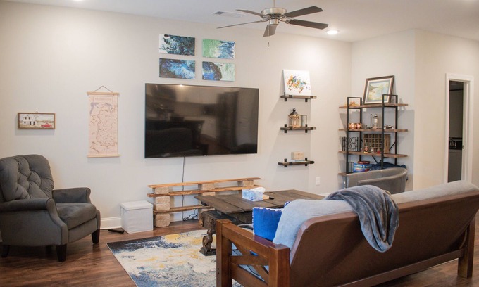 Auburn House | Welcoming 3 BR/3BA townhome - 1.5 mi to stadium