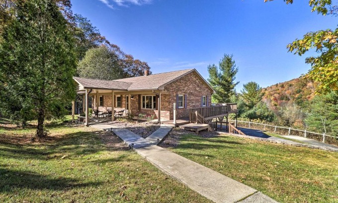 Boone House | Welcoming Boone Getaway Near Hiking and Skiing!