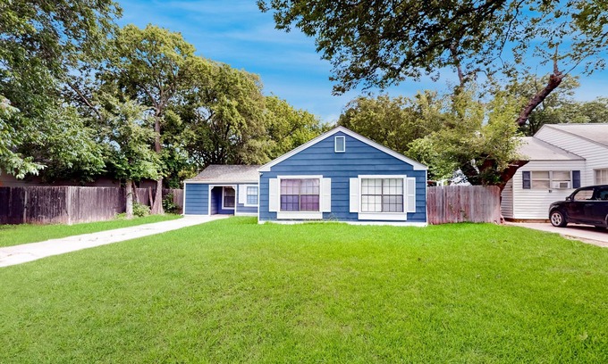 Ardmore House | Well-appointed, dog-friendly house with game room, washer/dryer, & central AC