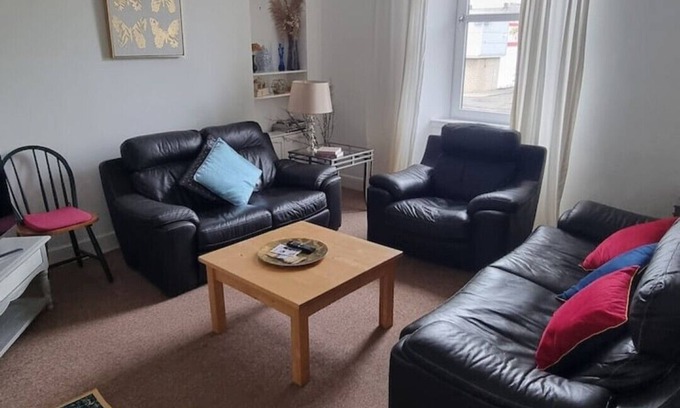 Perth Apartment | Well appointed three-bedroom fully serviced apartment in the heart of Perth City