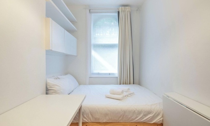 Elephant and Castle Apartment | Well-Connected 2BD Flat in Elephant & Castle