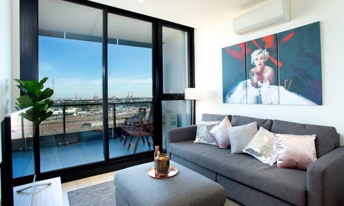 West Melbourne Apartment | Well-connected North Melbourne Escape with Balcony