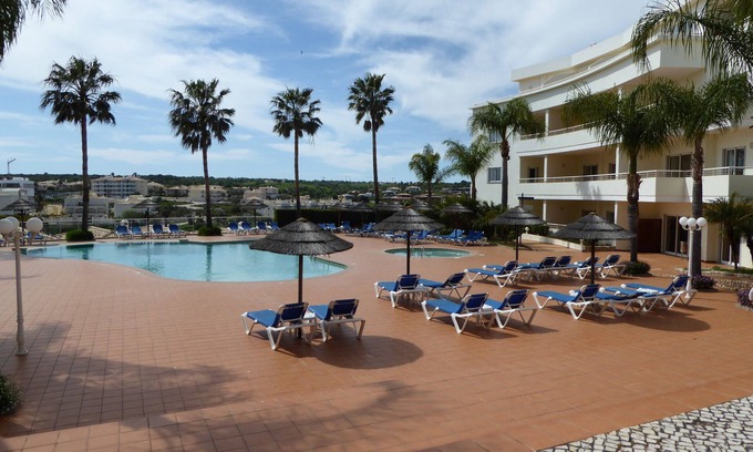 Porto de Mos Apartment | Well-equipped apartment with sun-drenched balcony