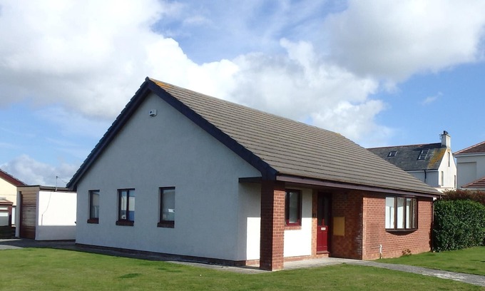Trearddur Bay House | Well equipped family bungalow near beach at Trearddur Bay Anglesey