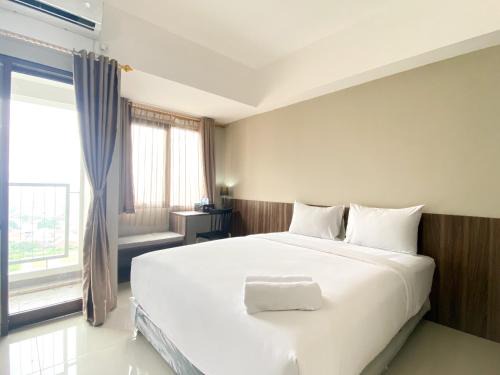 Duren Sawit Apartment | Well Furnished and Cozy Studio at Gateway Park LRT City Jatibening Apartment By Travelio