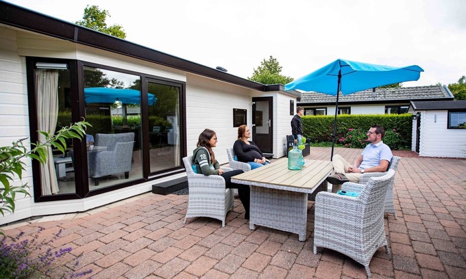 Municipality of Noordwijk Ski Chalet | Well-kept chalet with dishwasher, in Noordwijk