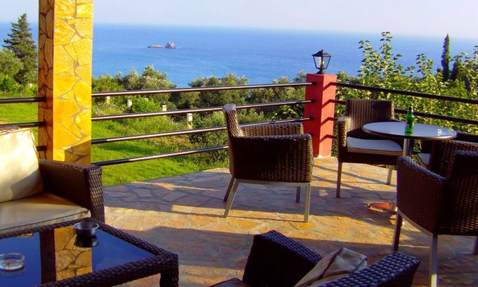 Parelia Apartment | Well located Apartments in Corfu with Swimming Pool on Pelekas Beach