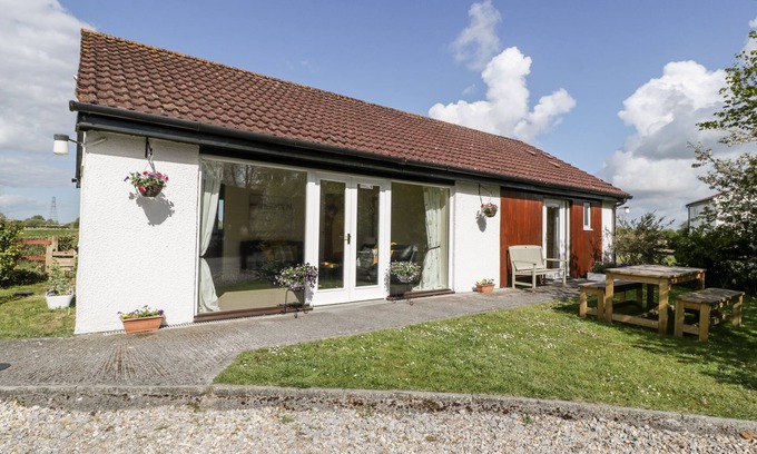 Highbridge Cottage | WELLFIELD COTTAGE, family friendly, with a garden in Mark
