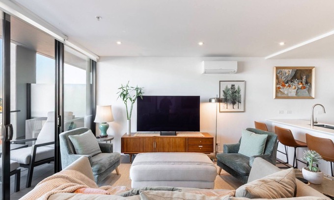 Moonee Ponds Apartment | Wellness and Style - 2BR Apartment with Pool, Hot Tub and Gym