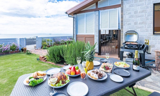 Awaji House | West coast BBQ while watching the sunset in fron / Awaji Hyōgo