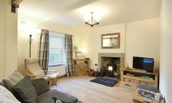 Embleton Cottage | WEST END COTTAGE, pet friendly, with open fire in Embleton