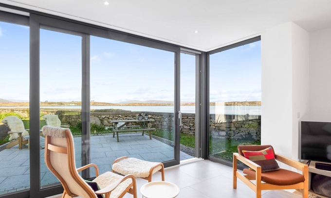 Inishnee Ski Chalet | West Haven - A Coastal Retreat in the Heart of Roundstone