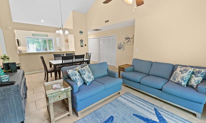 Arcadian Shores House | West Hyde Park 7E in Kingston resort, Pools, Beach