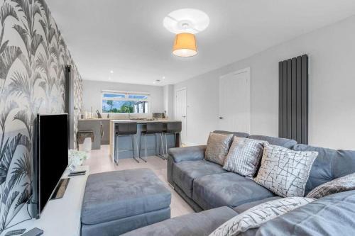 Whitburn Apartment | West Lothian 5 Beds + car space