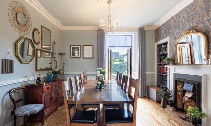 Inverness House | West Of The Ness - 5 Bedroom City Centre home