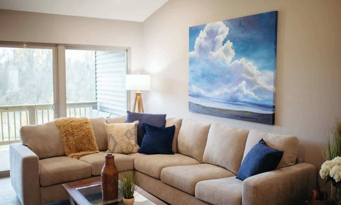 West Omaha House | West Omaha Townhouse with GYM, Shopping, King Bed