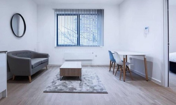 Syon Apartment | West Plaza in Brentford - Standard 2 bed