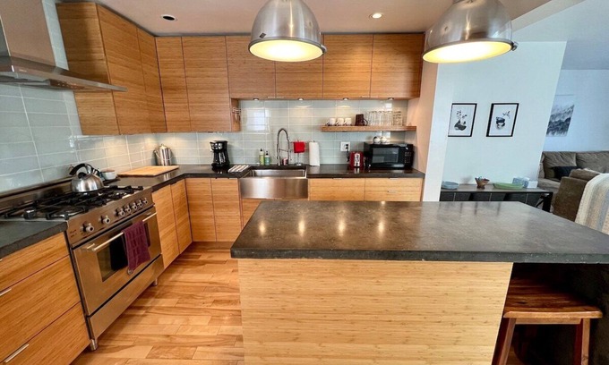 Helena House | West Side 3 bed home w/patio