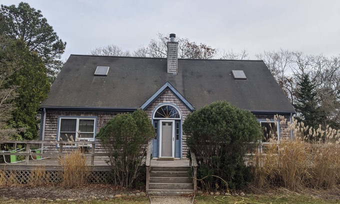 Vineyard Haven House | WEST TISBURY QUIET CLOSE TO TOWN AND BEACH