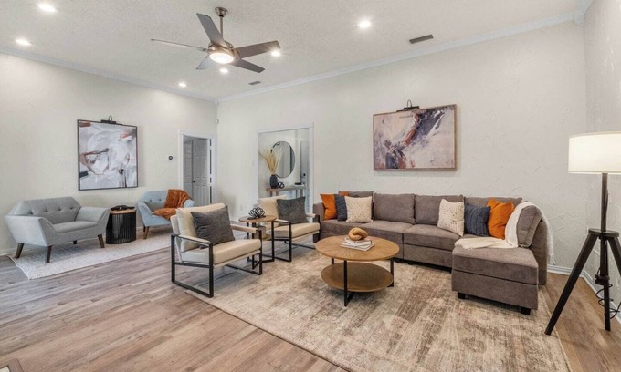 Richardson House | Westminster Retreat: 2 King Beds, Pool, Game room!
