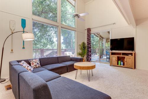 Kelseyville House | WFH-Friendly Retreat Less Than 1 Mi to Clear Lake!
